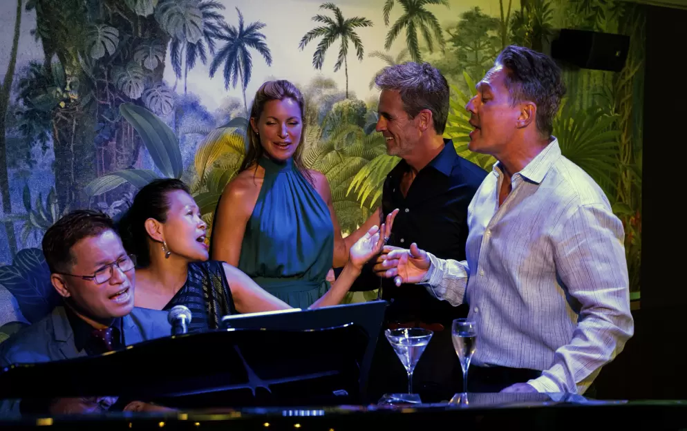 Paul Gauguin Cruises MS Paul Gauguin Piano Bar Lifestyle 6 ©Paul Gauguin Cruises.jpg